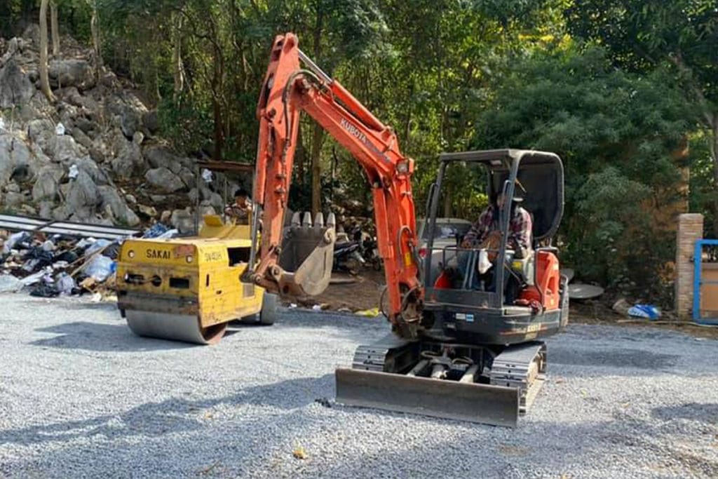 รถแบคโฮเล็กรับจ้าง ลำพูน